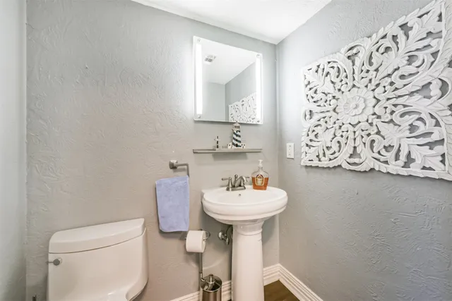 $190,000 | 2330 Lakewood Yacht Club Drive, Unit 3, Seabrook, TX 77586