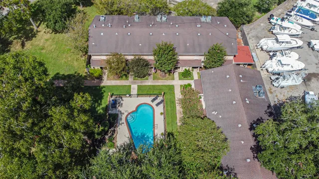 $190,000 | 2330 Lakewood Yacht Club Drive, Unit 3, Seabrook, TX 77586