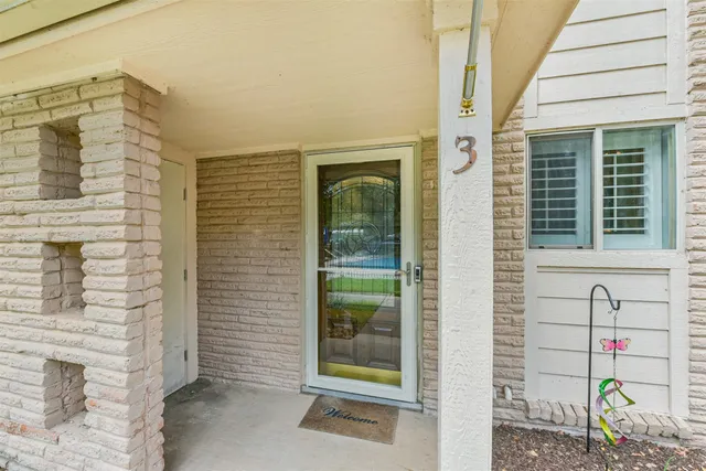 $190,000 | 2330 Lakewood Yacht Club Drive, Unit 3, Seabrook, TX 77586