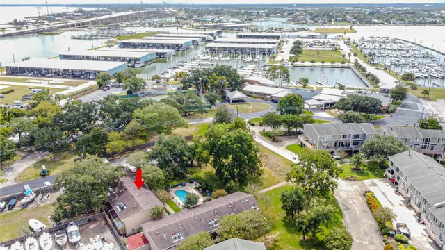 $190,000 | 2330 Lakewood Yacht Club Drive, Unit 3, Seabrook, TX 77586