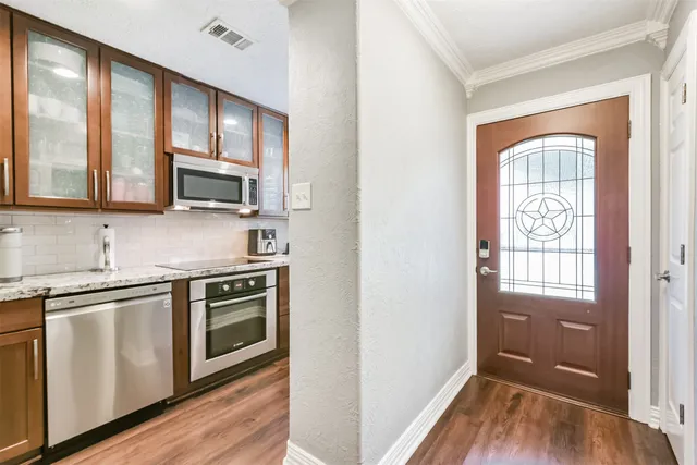 $190,000 | 2330 Lakewood Yacht Club Drive, Unit 3, Seabrook, TX 77586