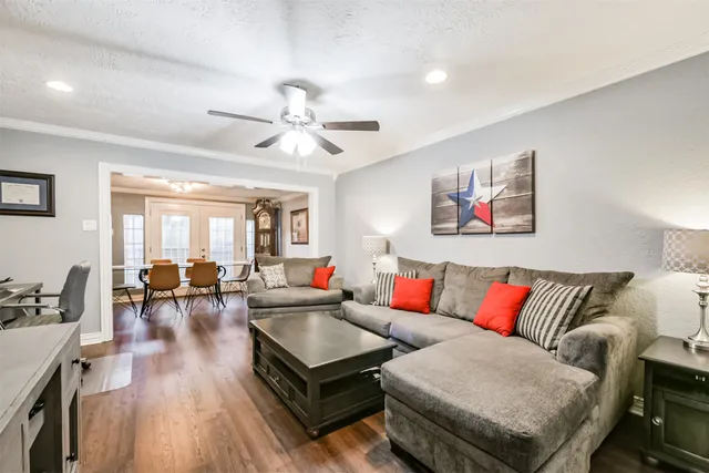 $190,000 | 2330 Lakewood Yacht Club Drive, Unit 3, Seabrook, TX 77586