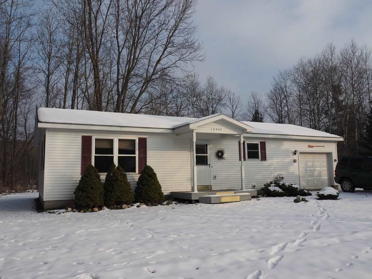 10906 Riverside Drive Honor, MI 49640 - Photo 1 of 18 1870519.JPG