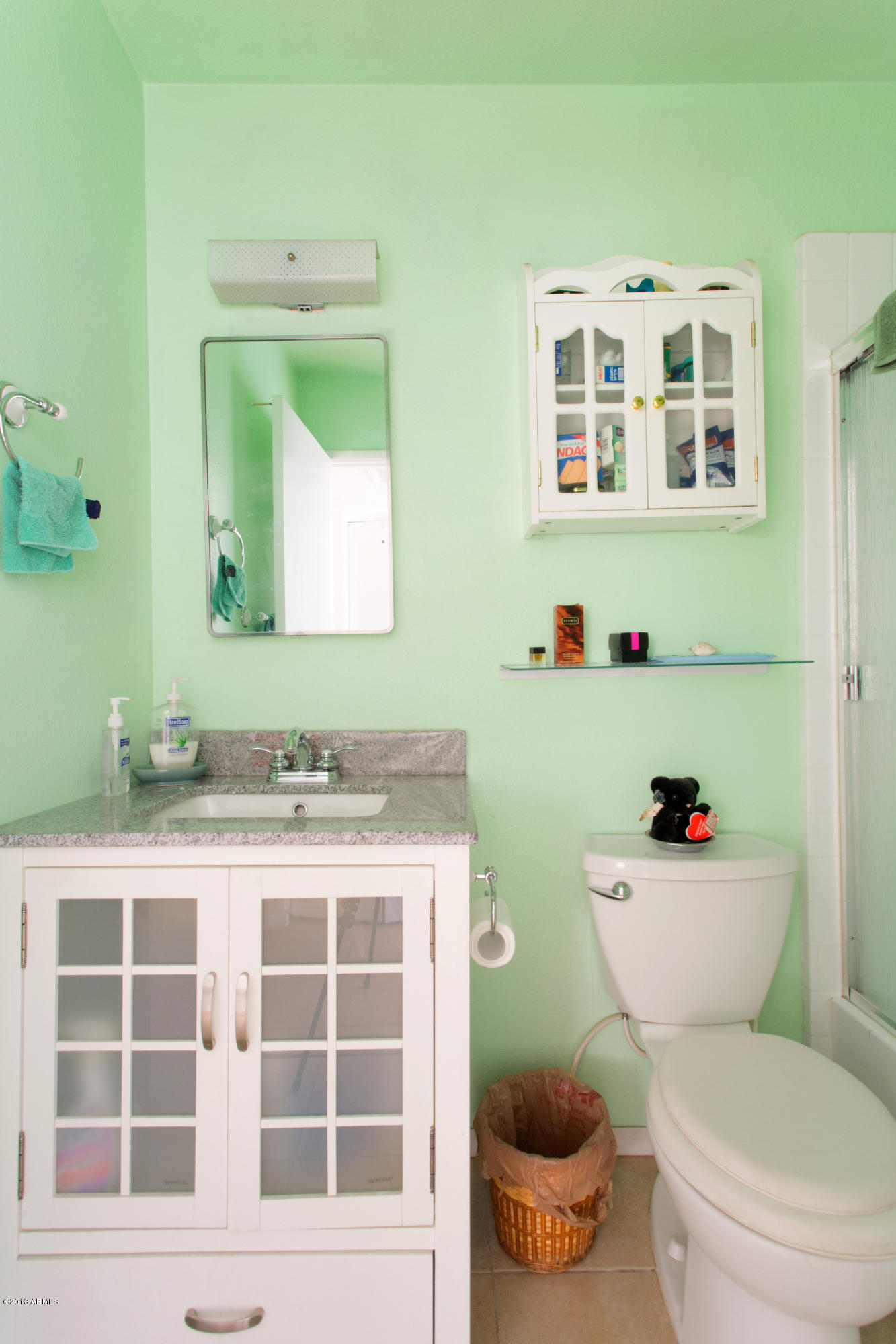 3333 West Cactus Road Phoenix, AZ 85029 - Photo 8 of 9 Bathroom 2