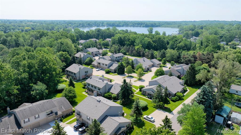 140 Pine Tree Ridge, Unit 2 Waterford, MI 48327 - Photo 46 of 46 Gallery Image 46
