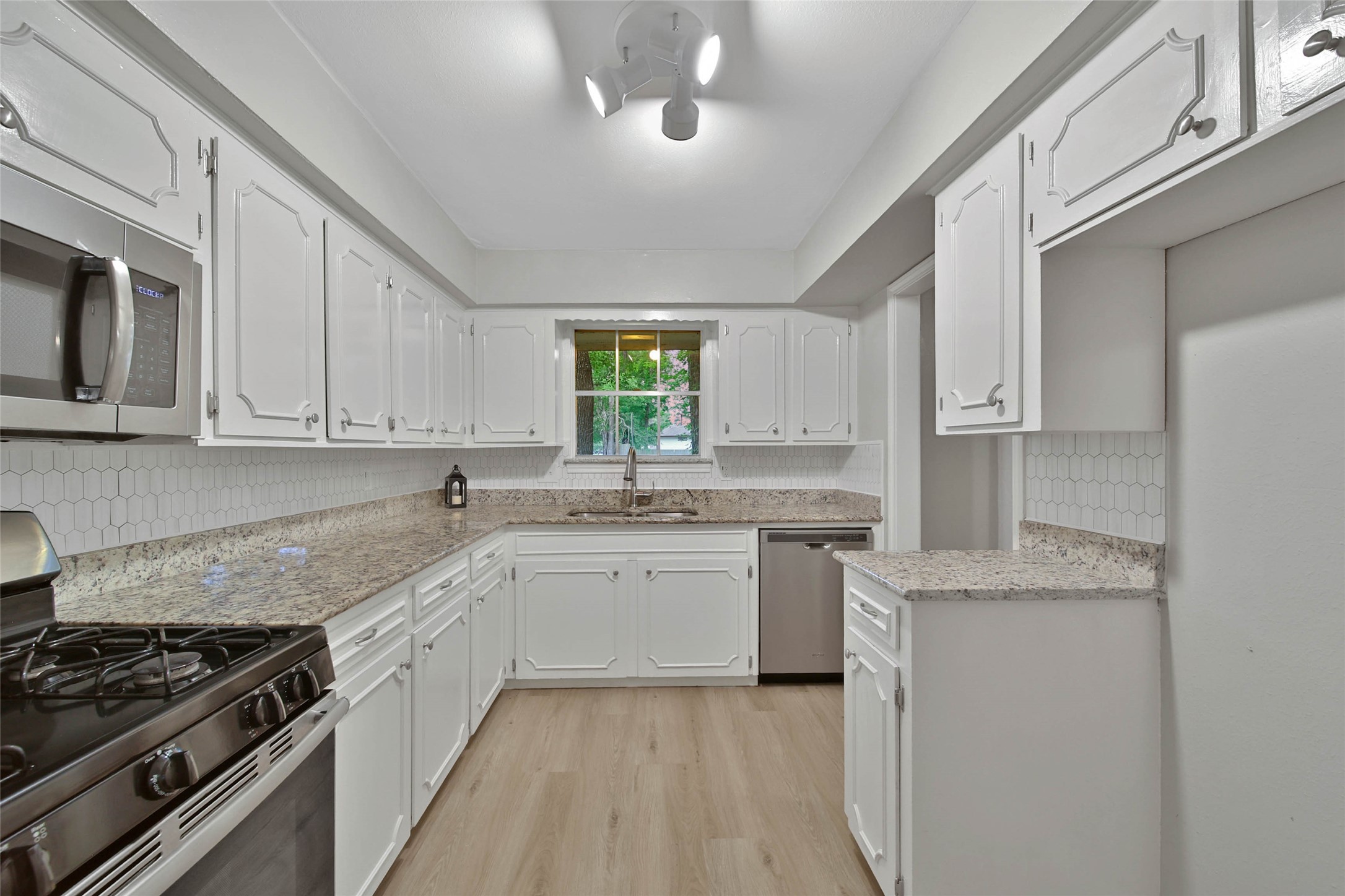 24931 Hickory Hill Road Spring, TX 77380 - Photo 7 of 38