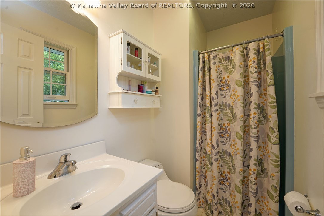 1605 Ravinia Road Charleston, WV 25314 - Photo 13 of 26 Primary Bath