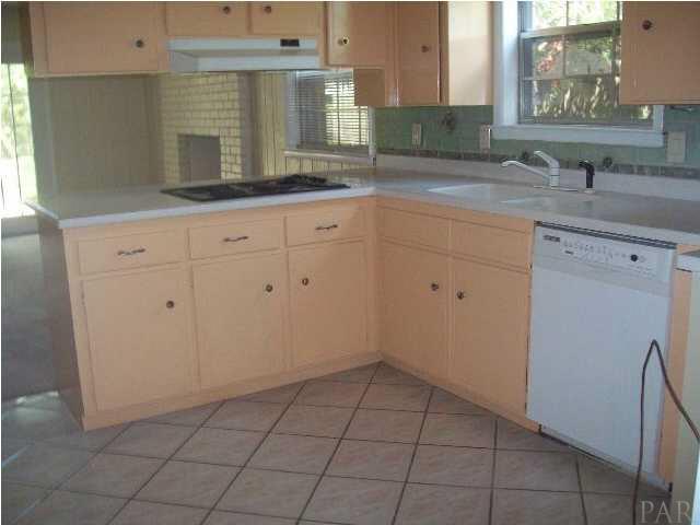 1100 Commonwealth Road Pensacola, FL 32504 - Photo 4 of 8 KITCHEN