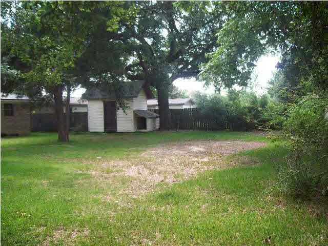 1100 Commonwealth Road Pensacola, FL 32504 - Photo 7 of 8 BACKYARD