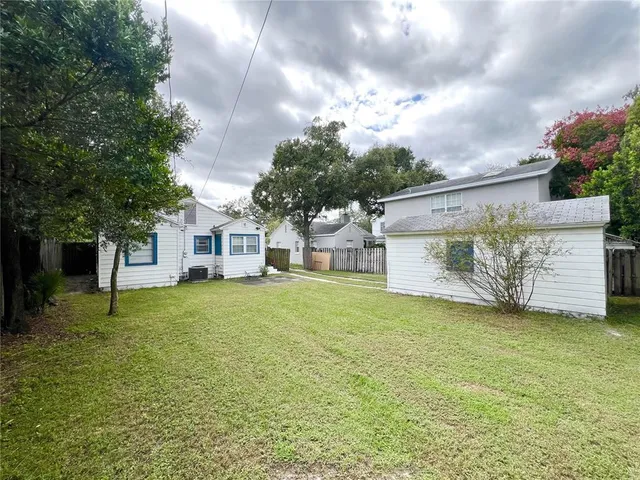 a view of a yard in front of a house