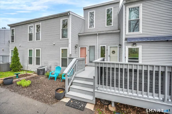 $330,000 | 26 Glenview Drive, Unit 26, Cromwell, CT 06416