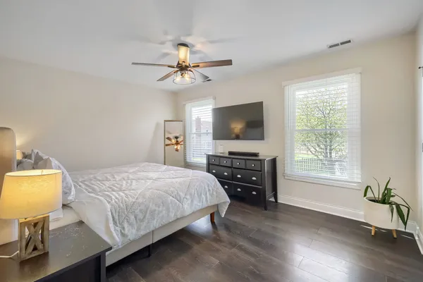 $415,000 | 1310 West Darlington Circle, Hoffman Estates, IL 60169