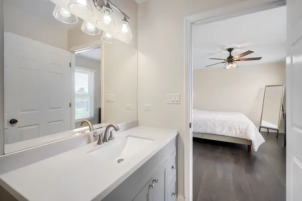 $415,000 | 1310 West Darlington Circle, Hoffman Estates, IL 60169