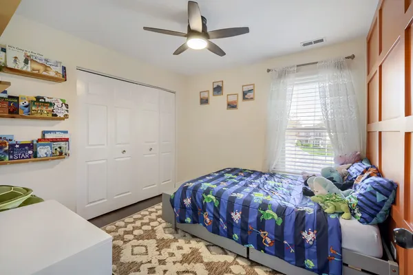 $415,000 | 1310 West Darlington Circle, Hoffman Estates, IL 60169