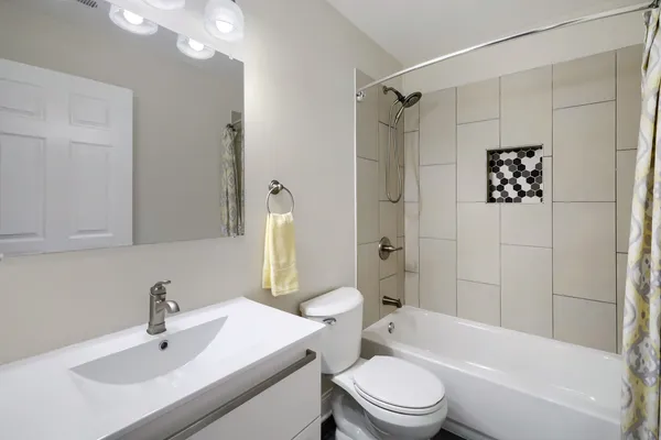 $415,000 | 1310 West Darlington Circle, Hoffman Estates, IL 60169