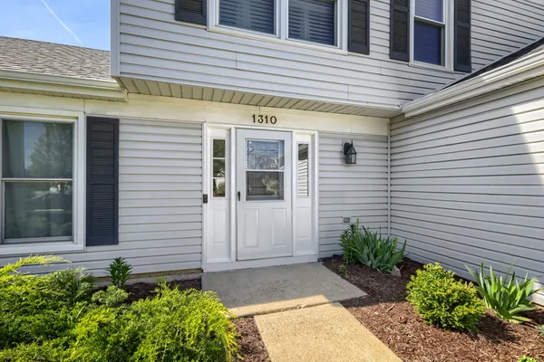 $415,000 | 1310 West Darlington Circle, Hoffman Estates, IL 60169