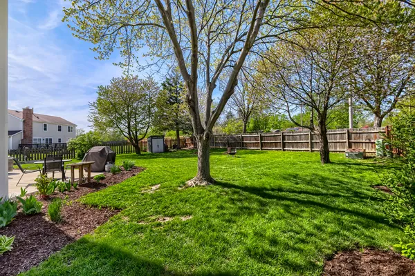 $415,000 | 1310 West Darlington Circle, Hoffman Estates, IL 60169