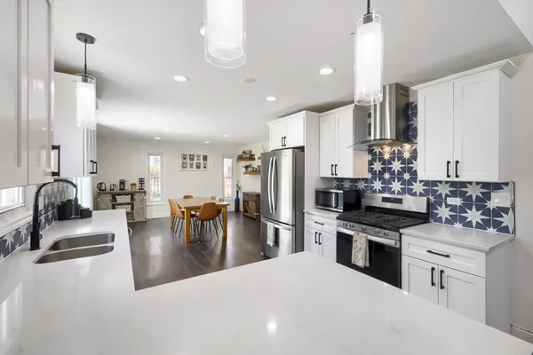 $415,000 | 1310 West Darlington Circle, Hoffman Estates, IL 60169