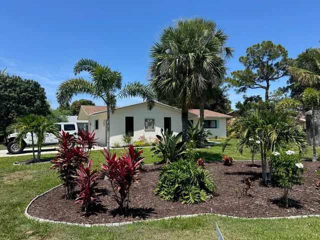 $470,000 | 907 Southeast Lake Street, Stuart, FL 34994