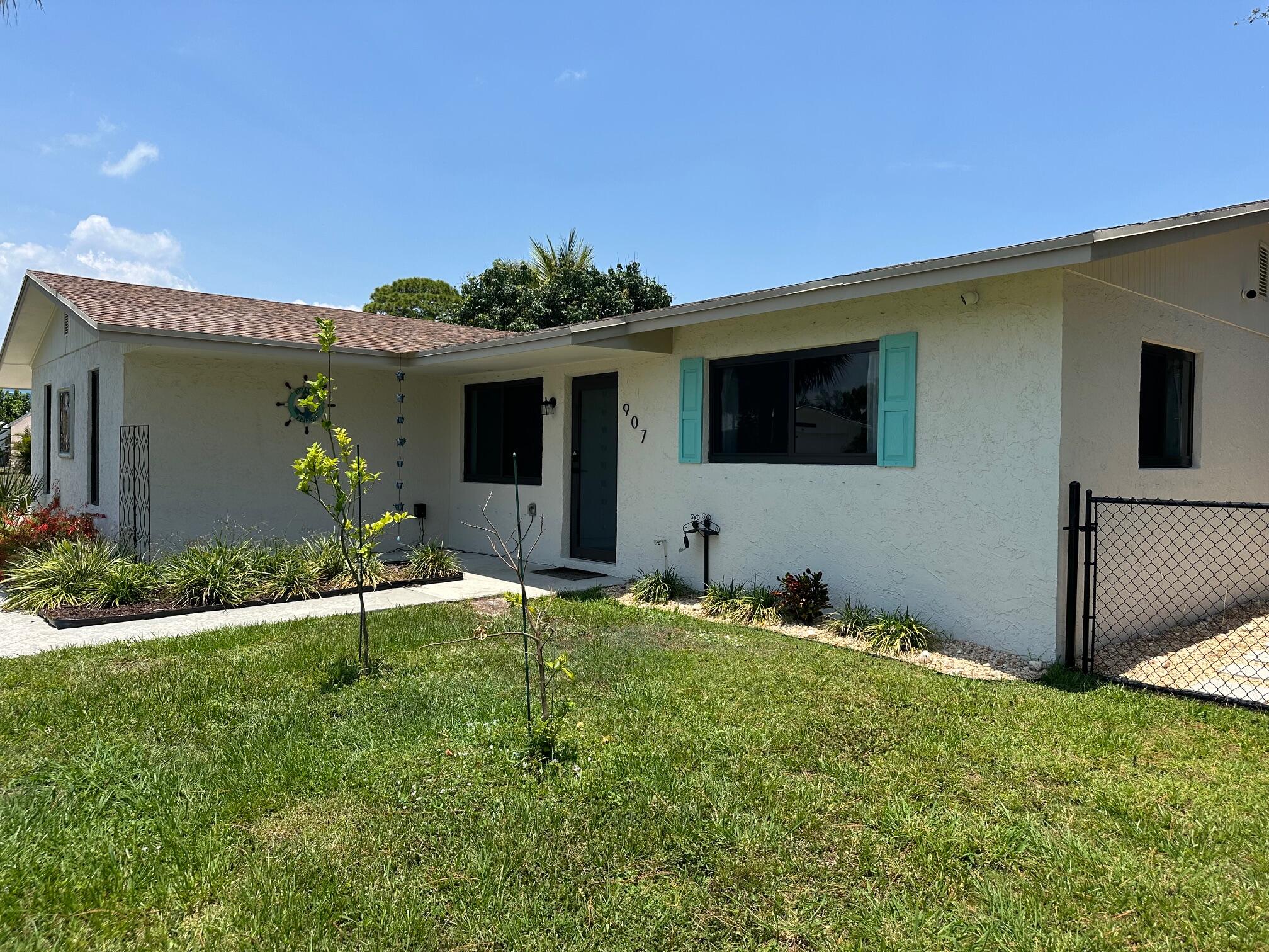 907 Southeast Lake Street Stuart, FL 34994 - Photo 18 of 23 IMG_6002