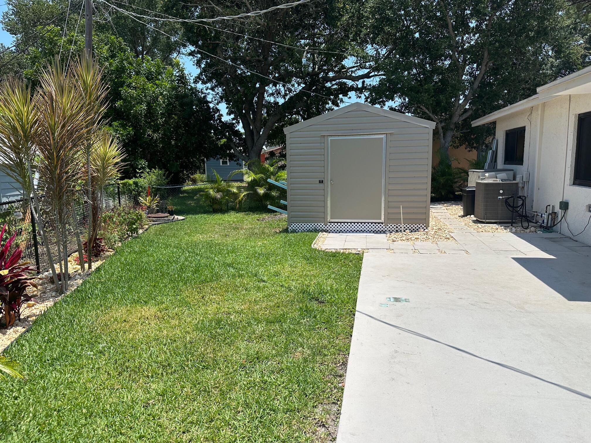 907 Southeast Lake Street Stuart, FL 34994 - Photo 19 of 23 IMG_5993