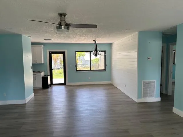 $470,000 | 907 Southeast Lake Street, Stuart, FL 34994