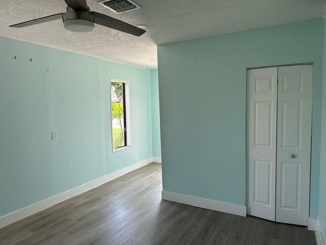907 Southeast Lake Street Stuart, FL 34994 - Photo 4 of 23 IMG_6030