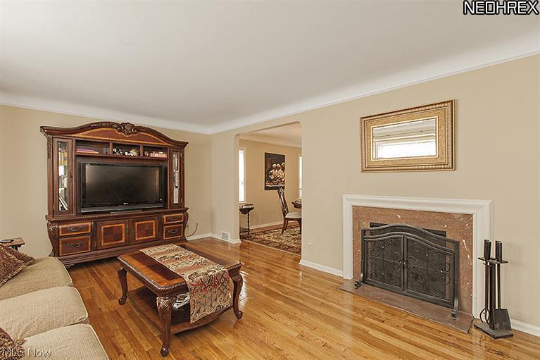 2398 Charney Road Cleveland, OH 44118 - Photo 5 of 18 Gallery Image 5