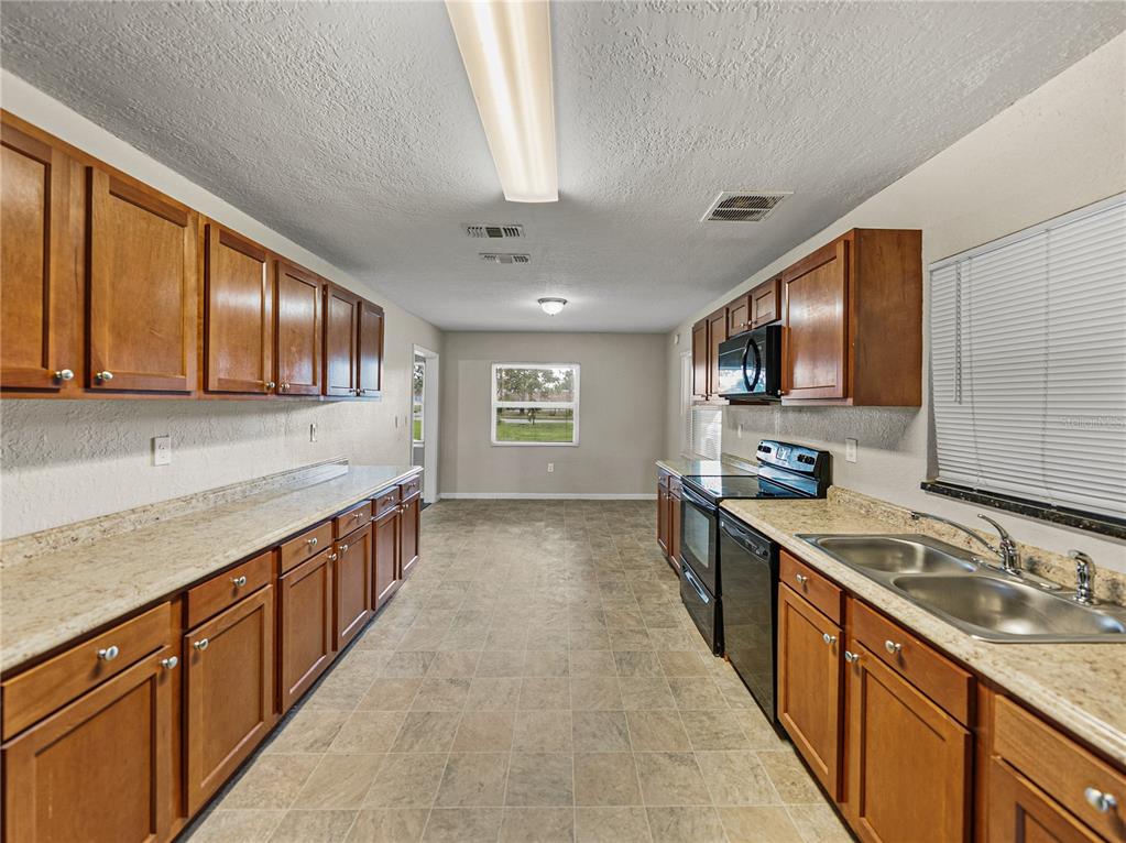 1015 Sutton Road Lakeland, FL 33810 - Photo 13 of 52 Gallery Image 13