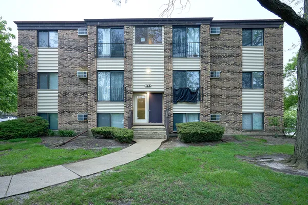 $175,000 | 148 Dunteman Drive, Unit 302, Glendale Heights, IL 60139