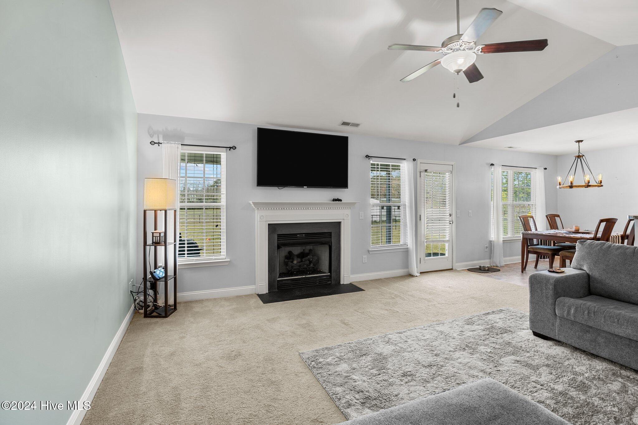 894 Jacksontown Road Grifton, NC 28530 - Photo 6 of 39 Living3
