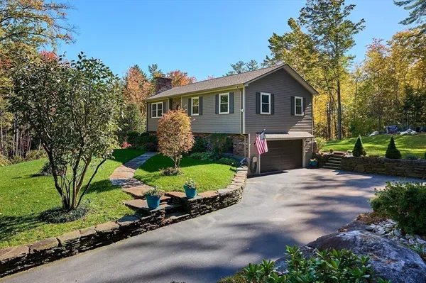 a view of a yard in front of house