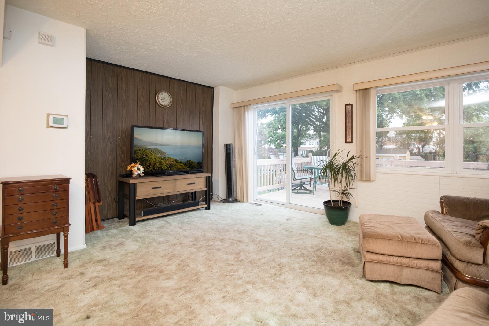3217 Holly Road Philadelphia, PA 19154 - Photo 5 of 28 Living Room