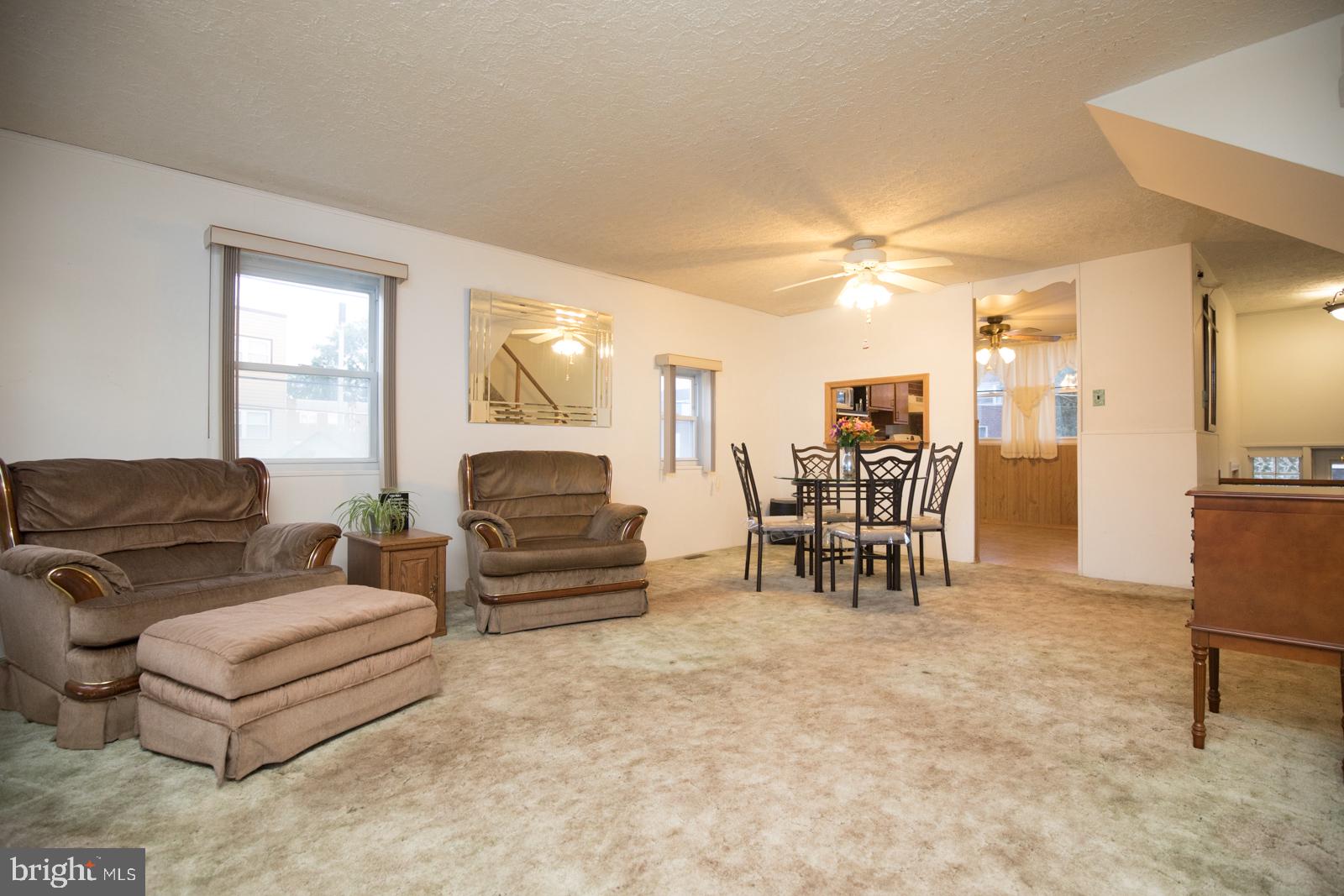 3217 Holly Road Philadelphia, PA 19154 - Photo 6 of 28 Living Room