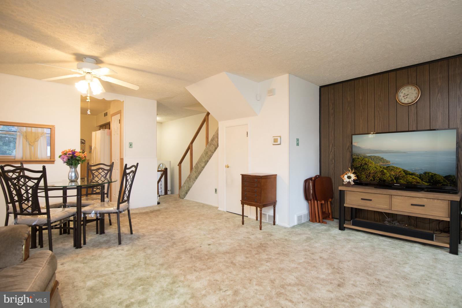 3217 Holly Road Philadelphia, PA 19154 - Photo 7 of 28 Living Room