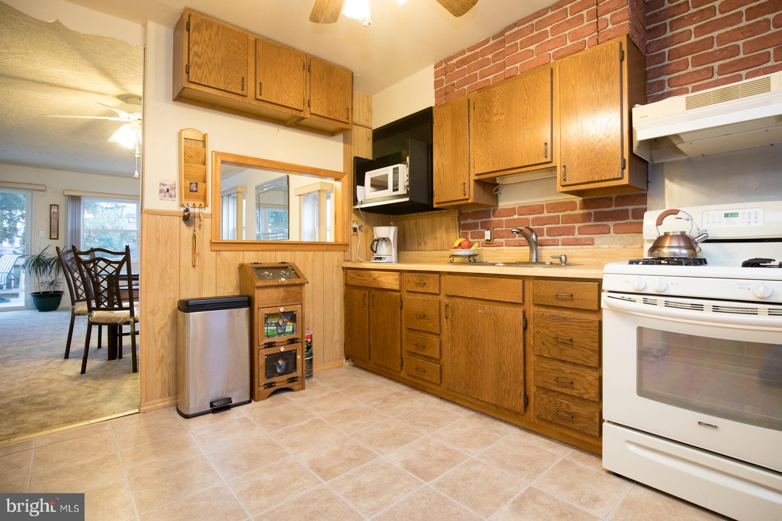 3217 Holly Road Philadelphia, PA 19154 - Photo 10 of 28 Kitchen
