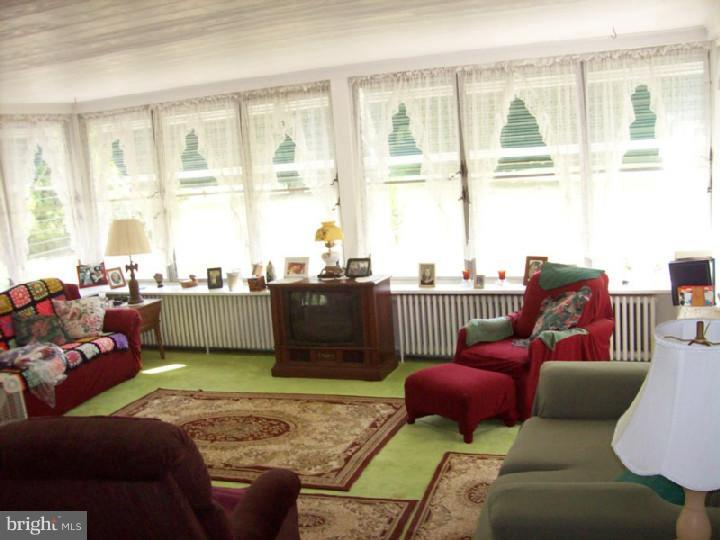 105 Henry Road Barto, PA 19504 - Photo 5 of 25 Gallery Image 5