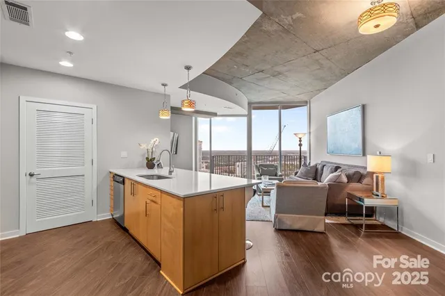 $379,000 | 210 North Church Street, Unit 2613, Charlotte, NC 28202