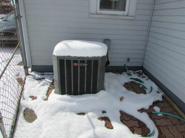 2078 North Center Road Burton, MI 48509 - Photo 6 of 20 20459383-5.JPG