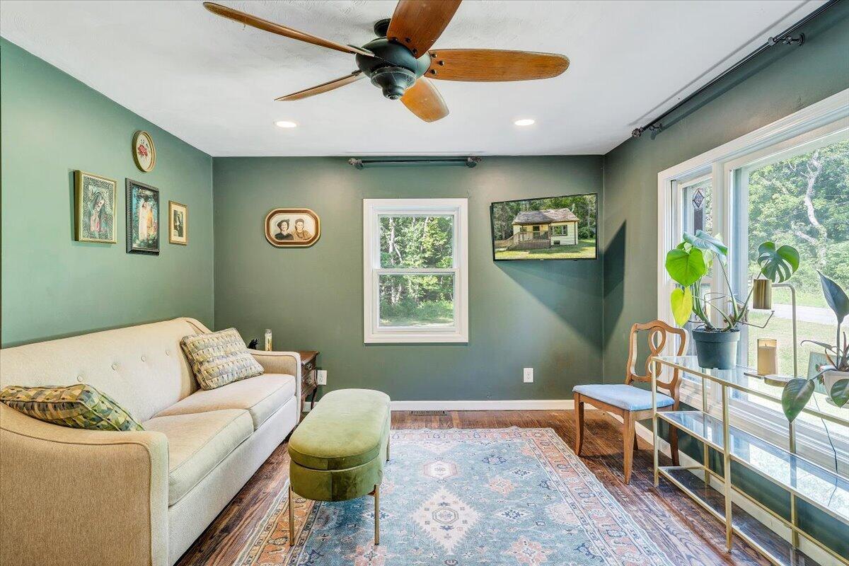 5774 Bradshaw Road Salem, VA 24153 - Photo 5 of 33 06-MIB01326