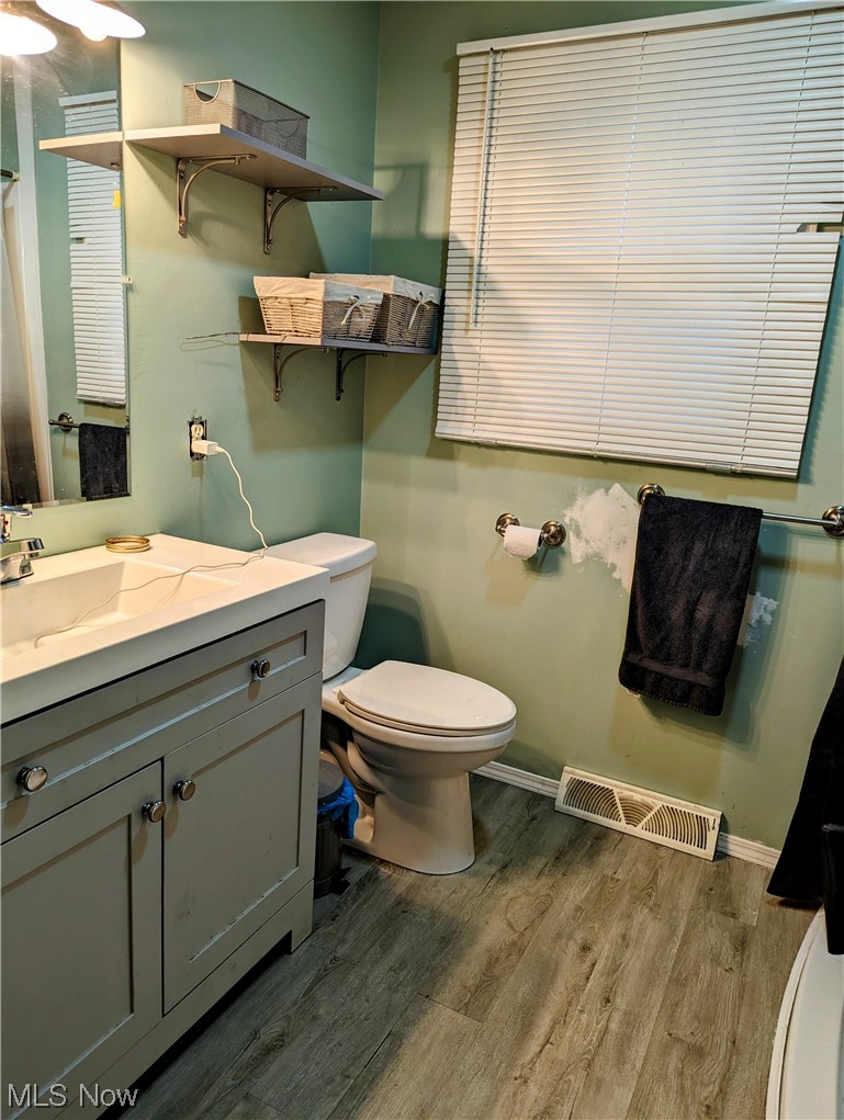 8299 Congress Road Lodi, OH 44254 - Photo 11 of 14 Bathroom