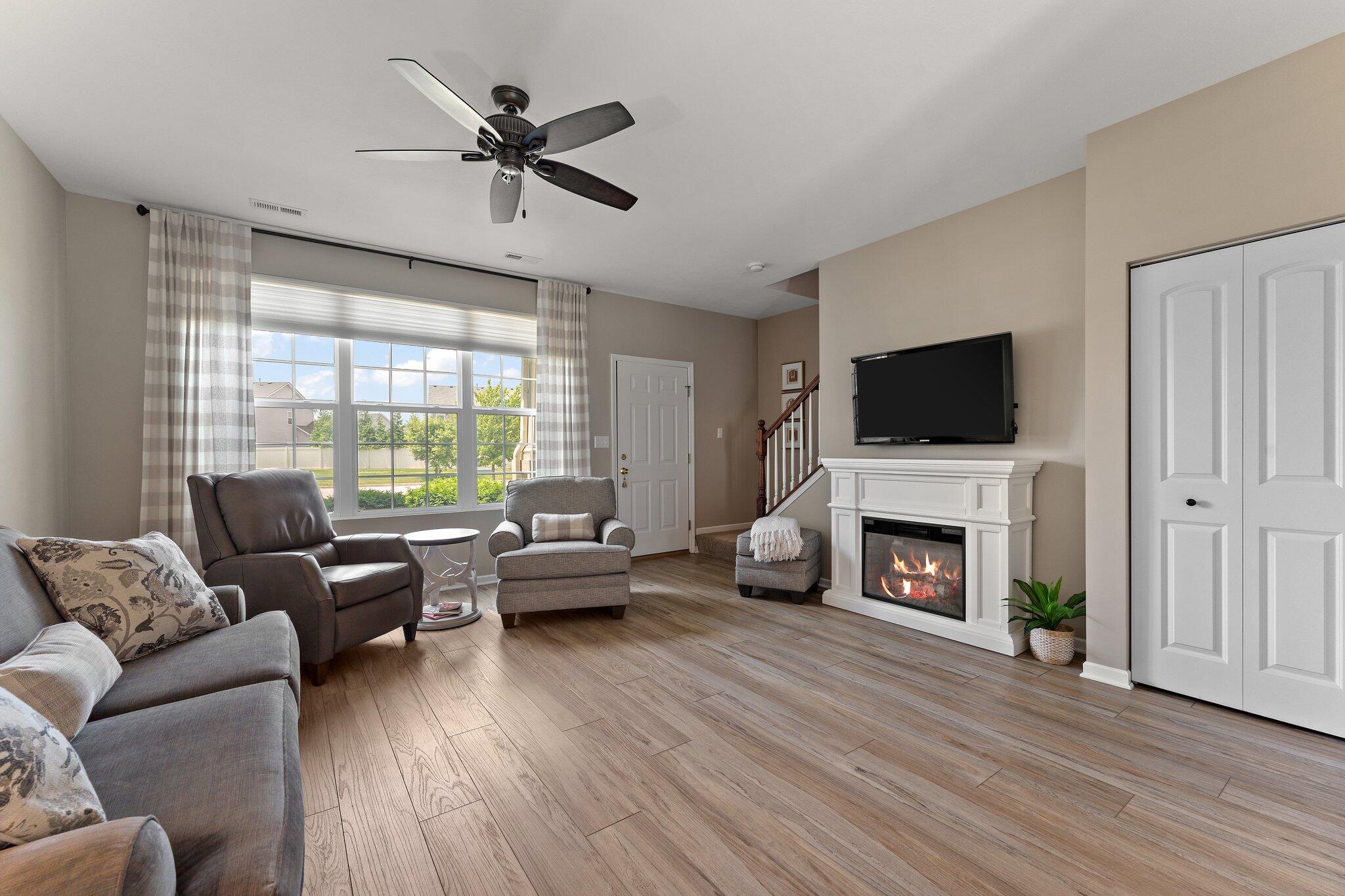 11481 Rhode Island Street Crown Point, IN 46307 - Photo 4 of 20 2048x1365