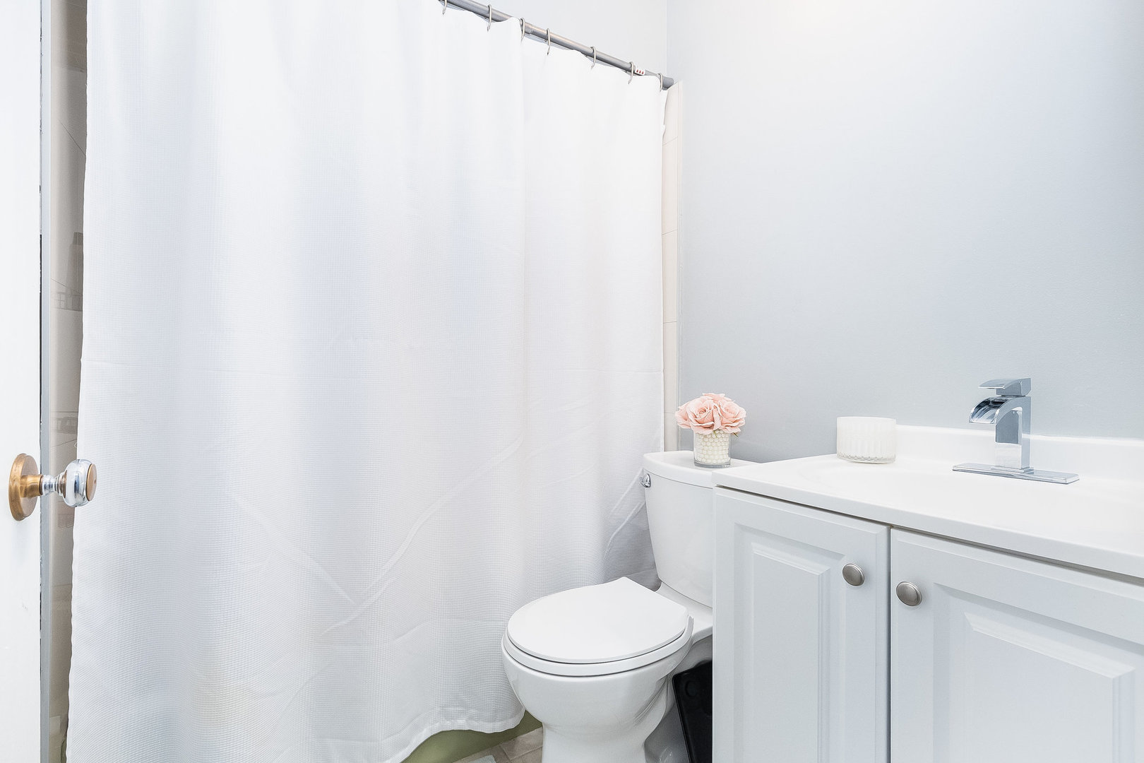 36 Field Point Road Montgomery, IL 60538 - Photo 19 of 28 a bathroom with a toilet and a sink