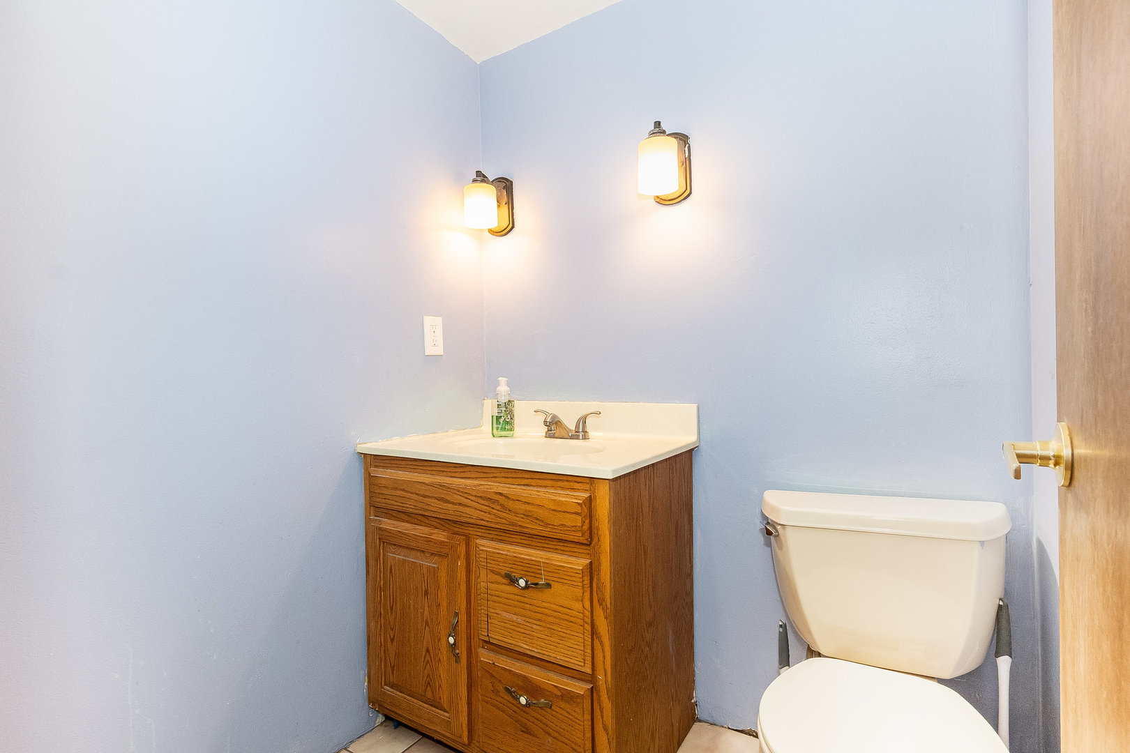 36 Field Point Road Montgomery, IL 60538 - Photo 24 of 28 a bathroom with a toilet sink and mirror