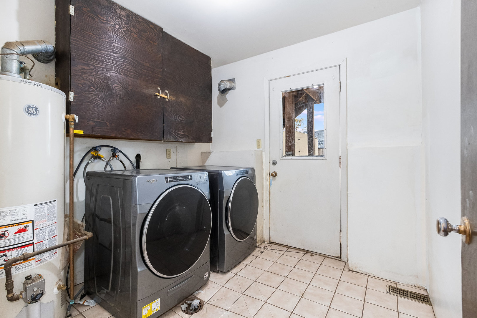 36 Field Point Road Montgomery, IL 60538 - Photo 25 of 28 a view of a hallway with washer and dryer
