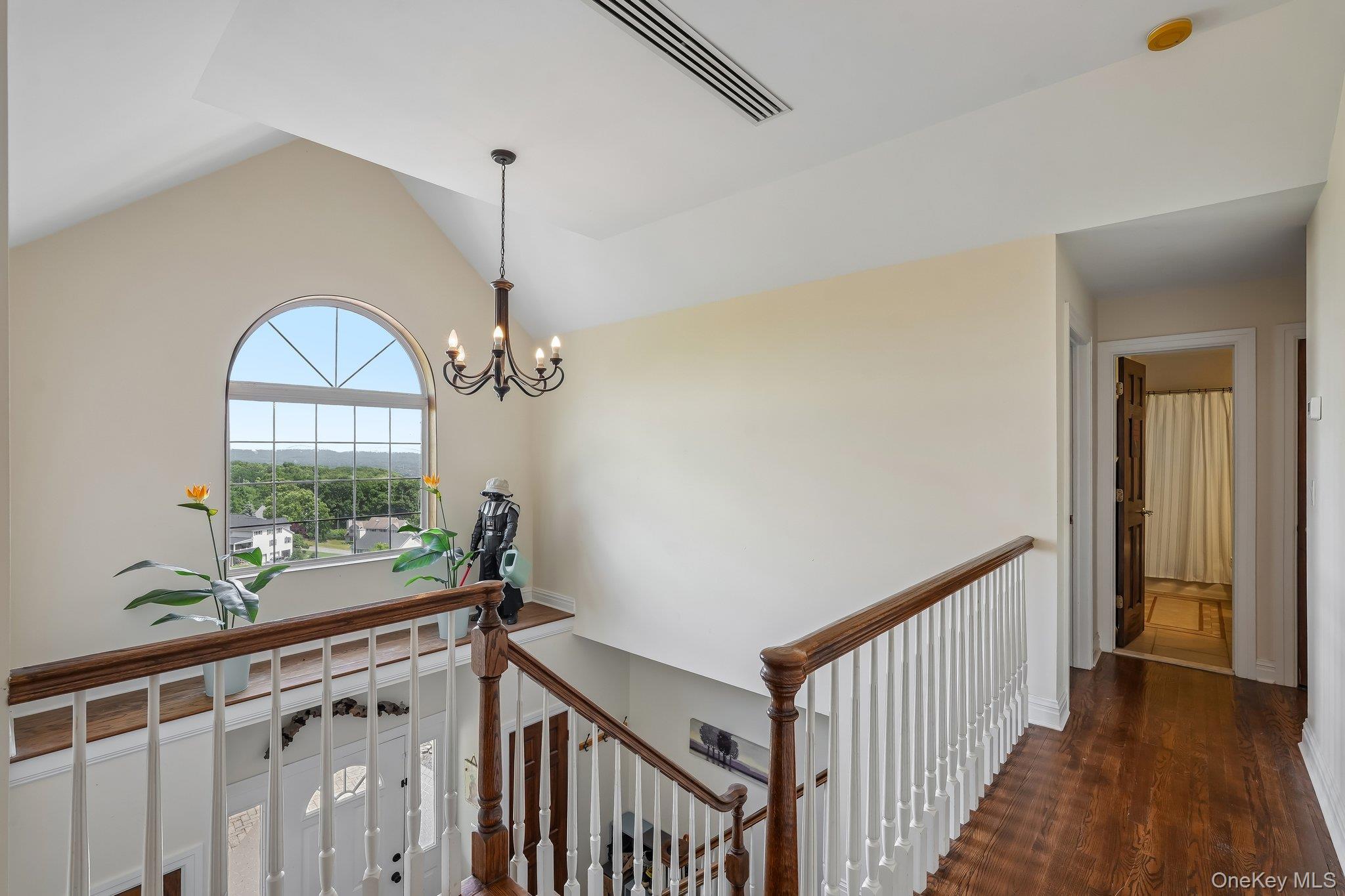 29 Dunderberg Road Tomkins Cove, NY 10986 - Photo 6 of 43 Upper hallway