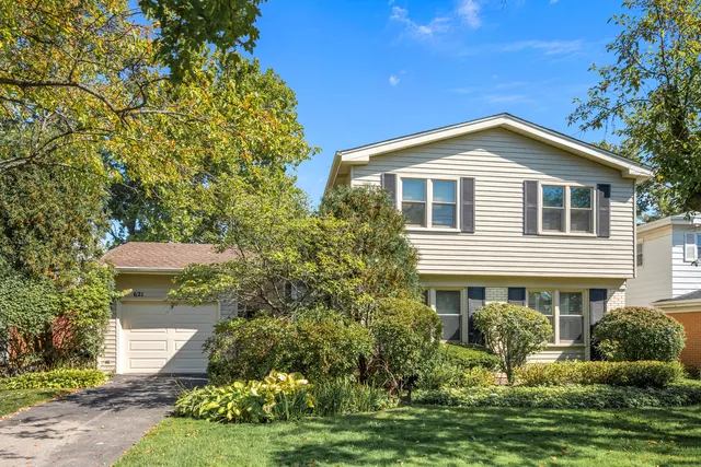 $525,000 | 621 Ridge Road, Highland Park, IL 60035
