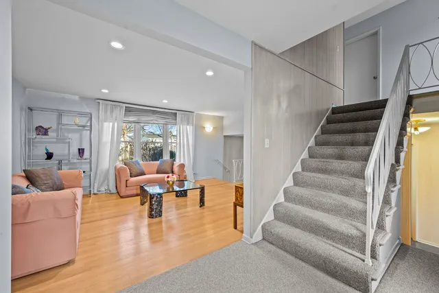 $525,000 | 621 Ridge Road, Highland Park, IL 60035