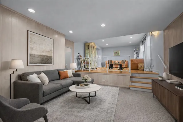 $525,000 | 621 Ridge Road, Highland Park, IL 60035