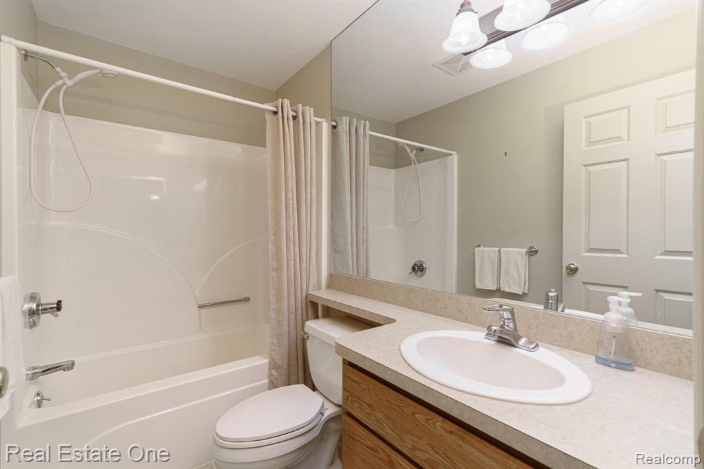7670 Allen Road Clarkston, MI 48348 - Photo 33 of 41